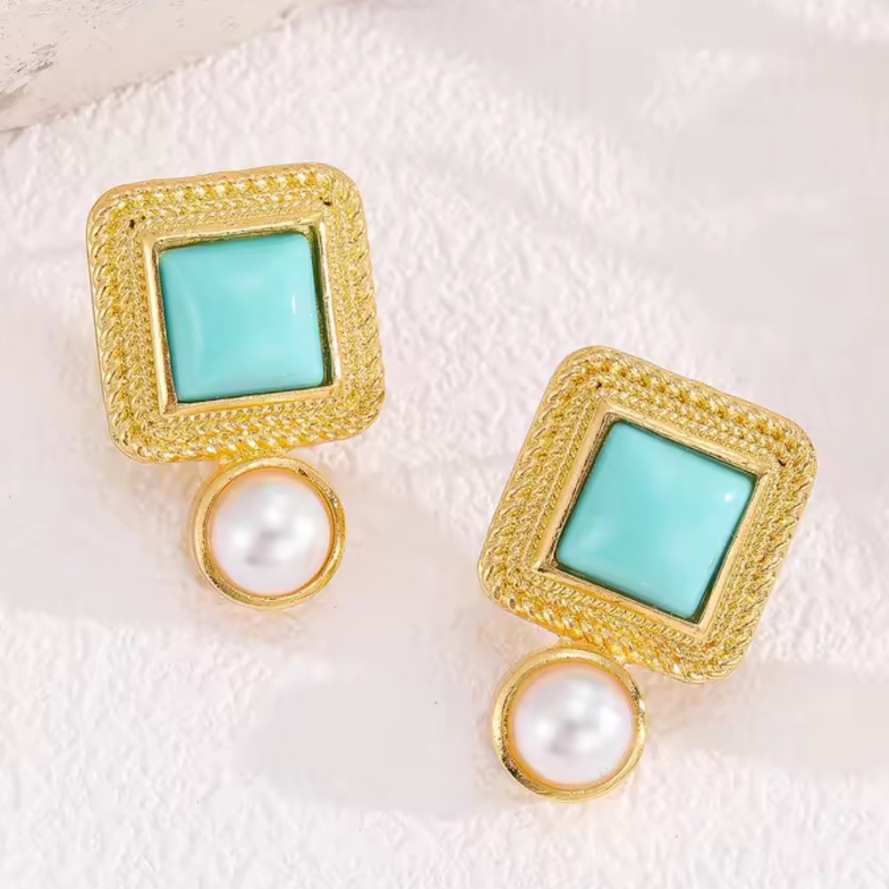 Vintage Turquoise Pearl Golden Earrings - Picture 6 of 6